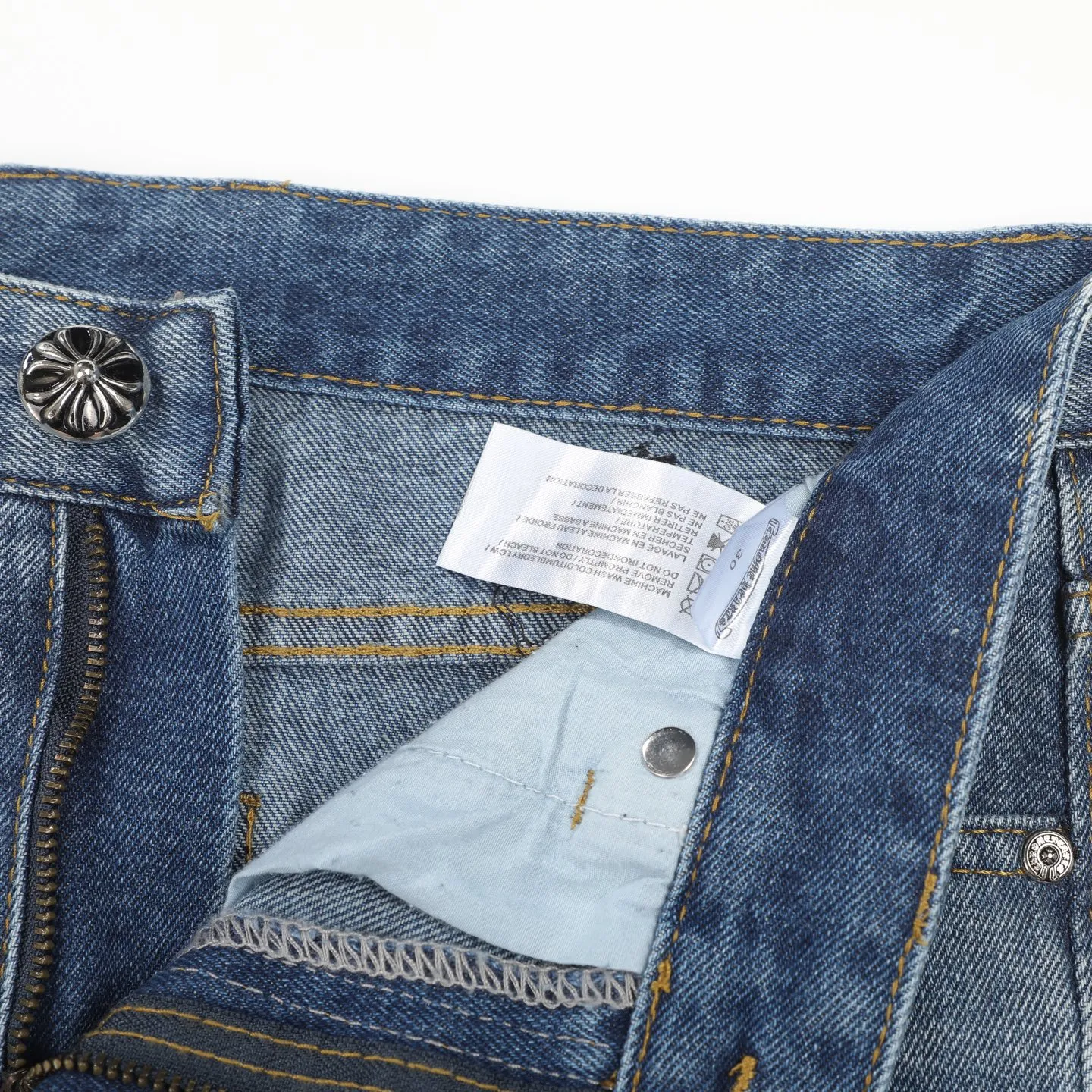 P230 Chrome Hearts CH/Chrome Hearts Classic Blue Pants Black Cross Patched Leather Jeans. Original purchased and patterned. Really restores the ultimate texture of Vintage. Special Italian cowhide print and then cut. Customized sheepskin three-layer thick line leather. The whole body is spliced in heavy water washing process. Craftsmen hand-splashed ink. You can see the details. Three-dimensional cutting version. Loose and comfortable. Not picky on the figure. Makes taller and slimmer. Factory Seiko. Original quality control. Same style for men and women. Can be matched with couples. Versatile recommendation. Essential jeans for all seasons Color: blue Size: 28-36 (S-XXL)